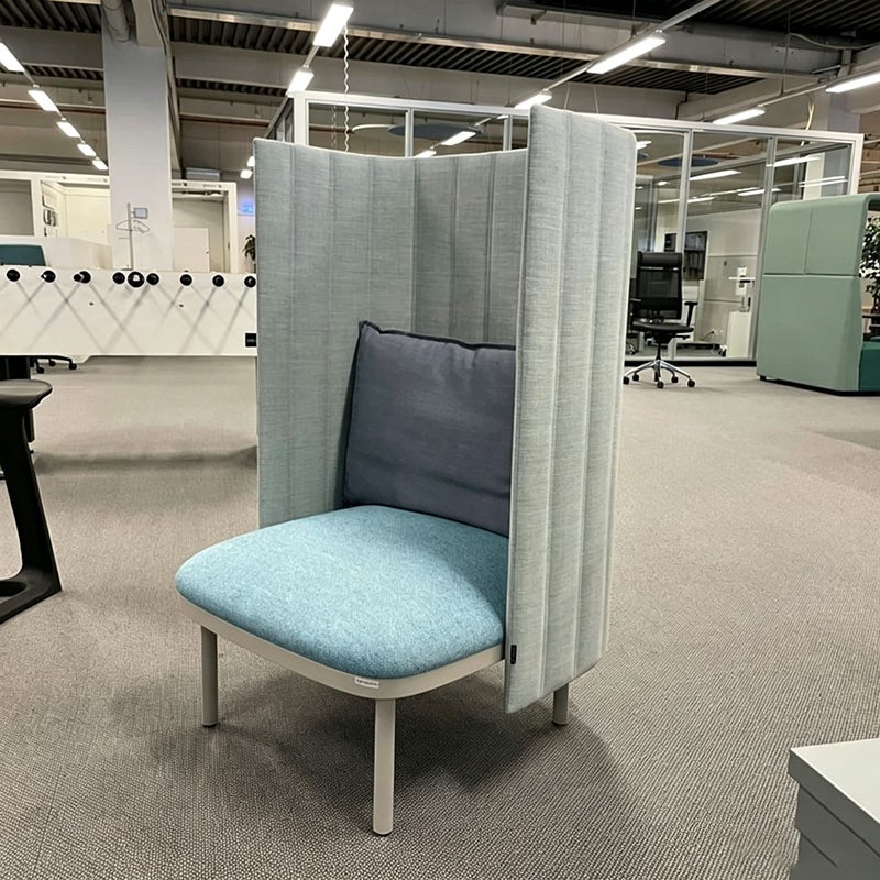 High-Back Privacy Lounge Chair | Semi-Enclosed Office Seating