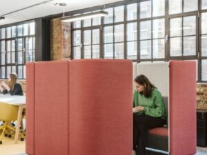 High-Back Privacy Booth Sofa | Modern Semi-Enclosed Office Lounge Seating