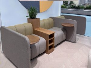 High-Back Office Lounge Sofa with Integrated Wooden Side Tables